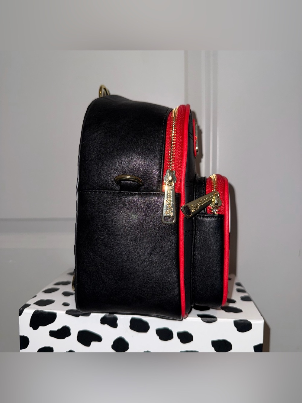 Loungefly Disney Cruella De Vil Convertible Mini Backpack - Picture 4 of 8